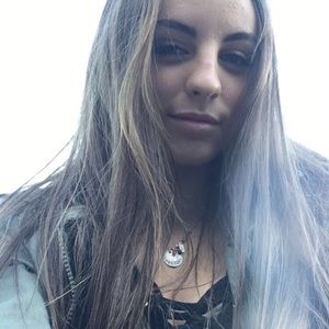 Meet your Posher, Caitlin